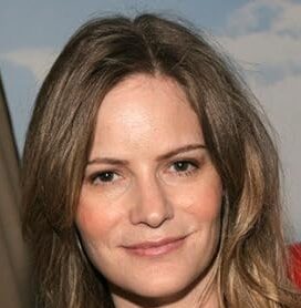 Jennifer Jason Leigh